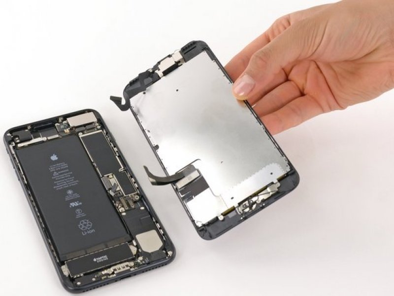 iPhone Screen Replacement